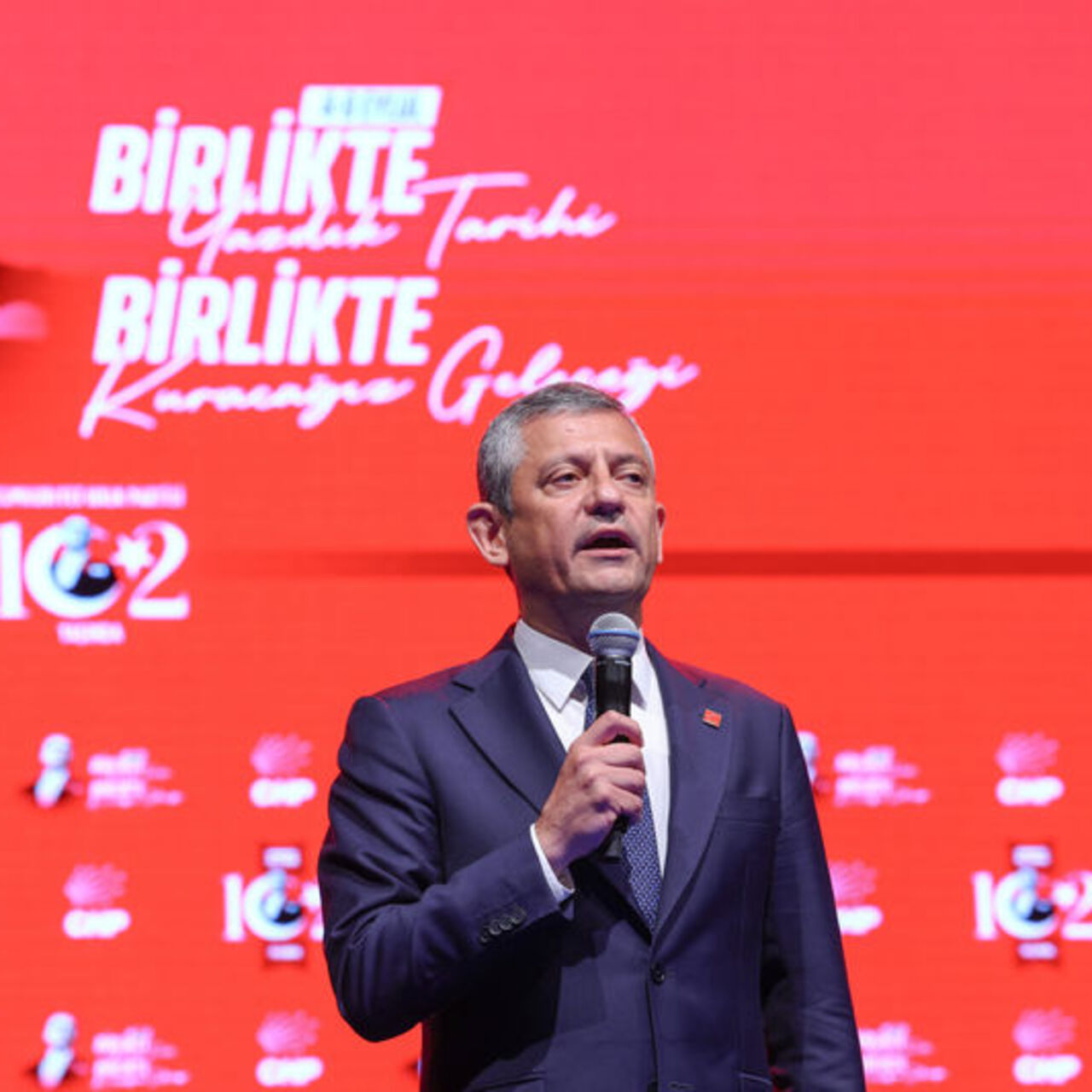CHP'de iki yılda 4'üncü kurultay