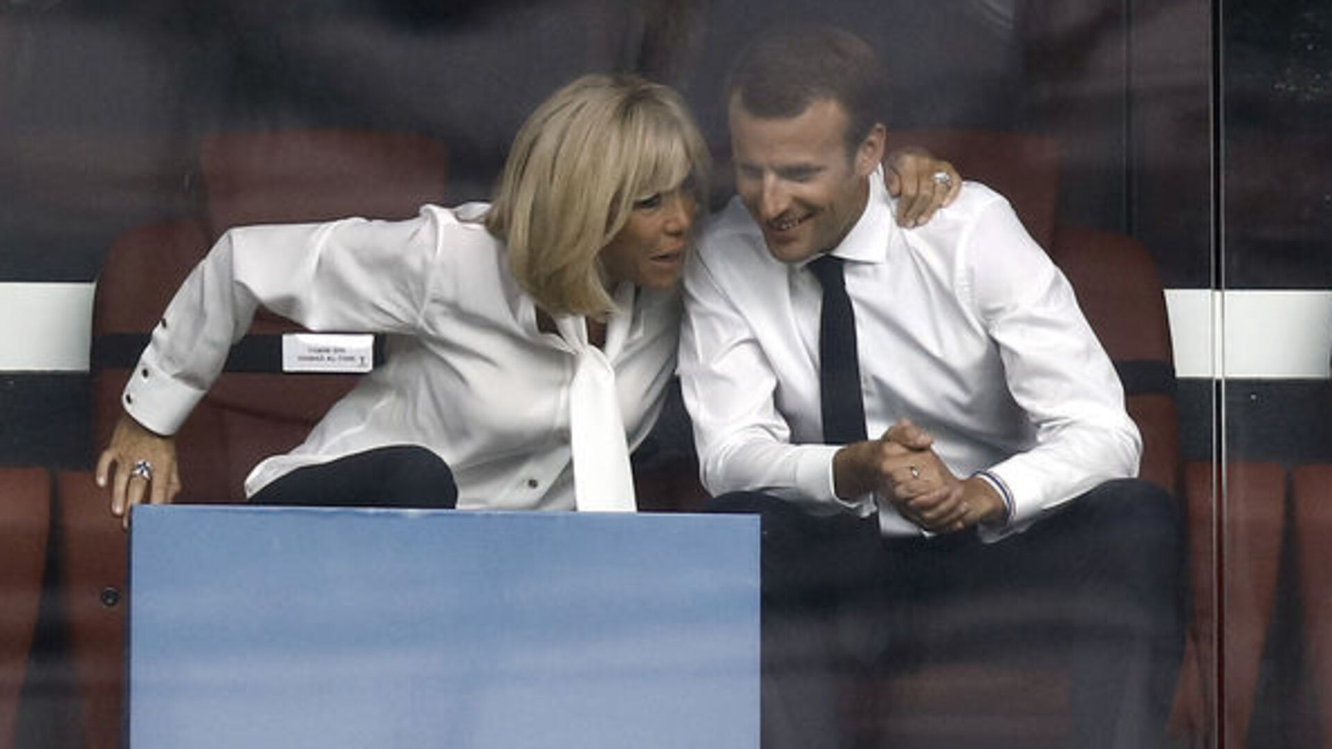 Brigitte Macron'un erkek olmadığını kanıtlama mücadelesi ve First Lady'ler hakkında çıkan komplo teorileri