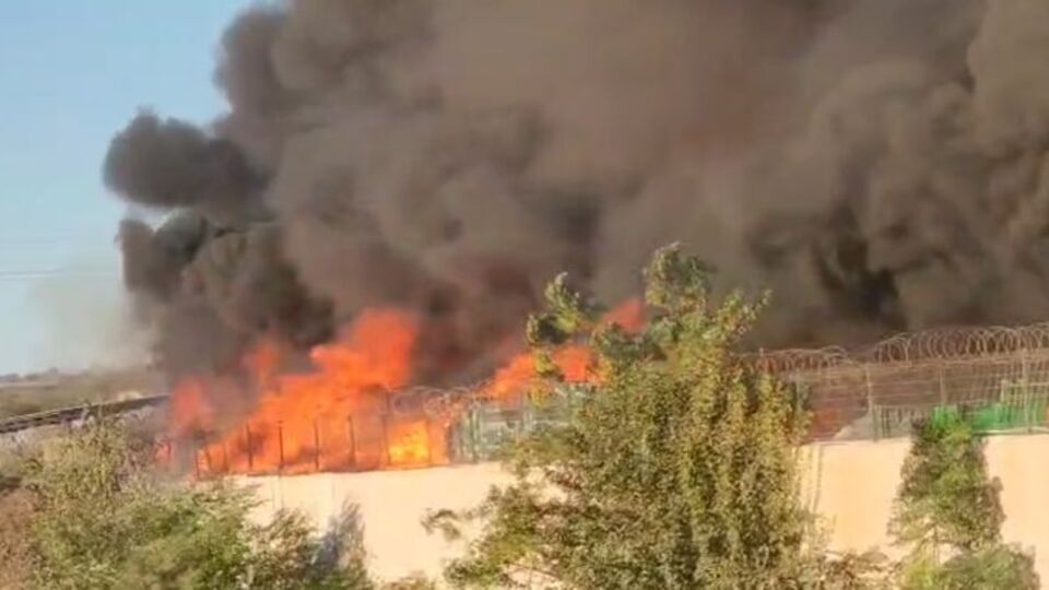 Zincir marketin deposunda yangın