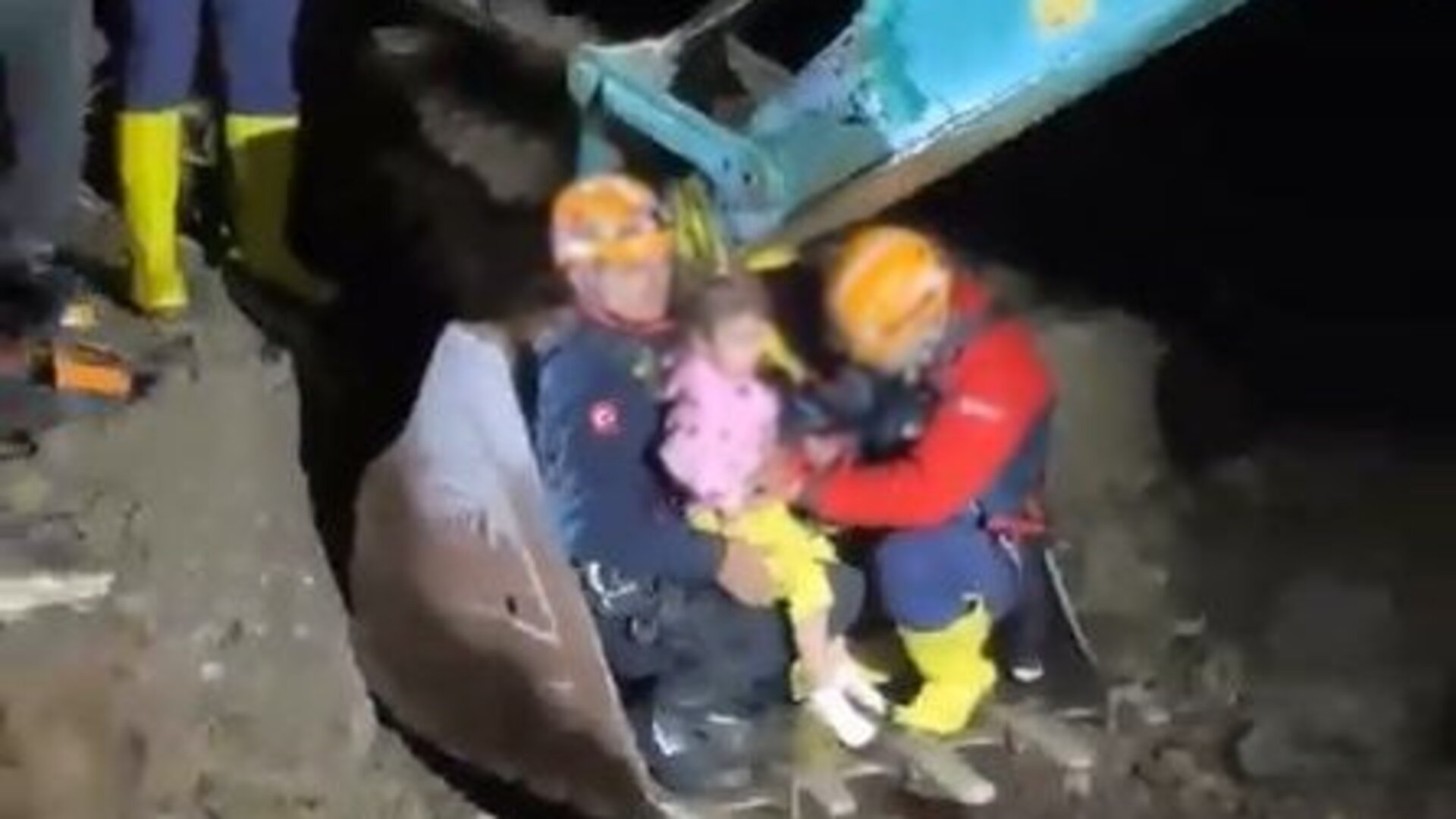 Rize'de Gökten Adeta Kâbus Yağdı! Şiddetli Sağnak Sel ve Heyelanı Tetikledi