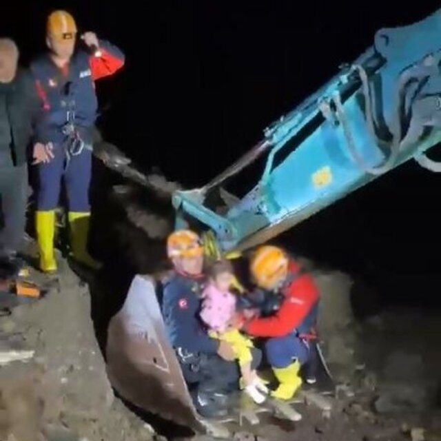 Rize'de sağanak yağış, sel ve heyelana neden oldu