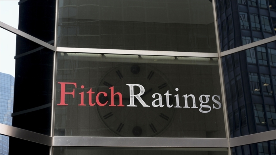 Fitch İtalya'nın kredi notunu yükseltti
