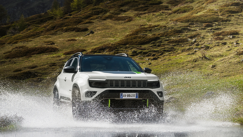 Avenger'a 4x4 versiyon geldi