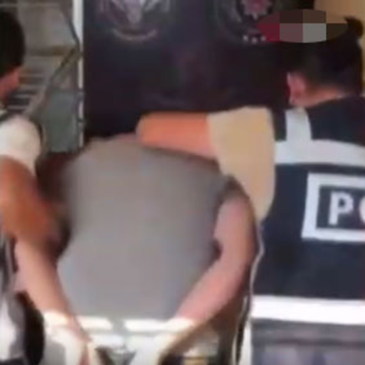 Okul önünde uyuşturucu satıyordu!