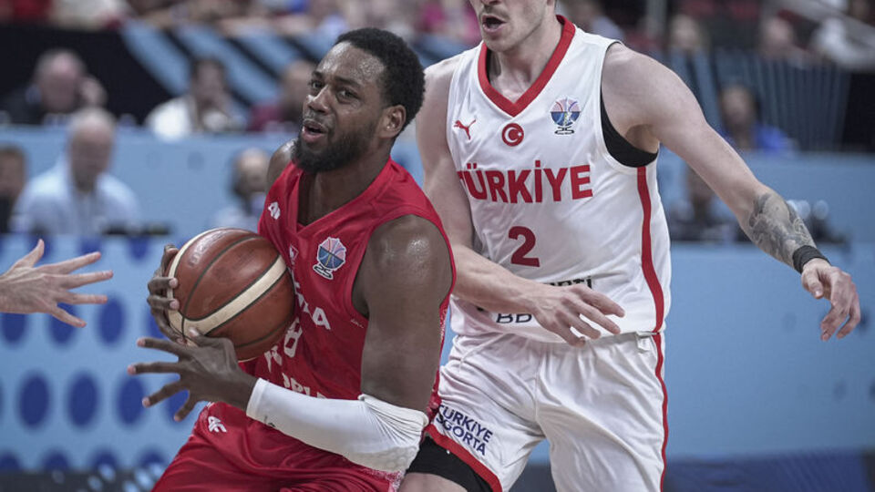 Anadolu Efes, Loyd'u açıkladı!