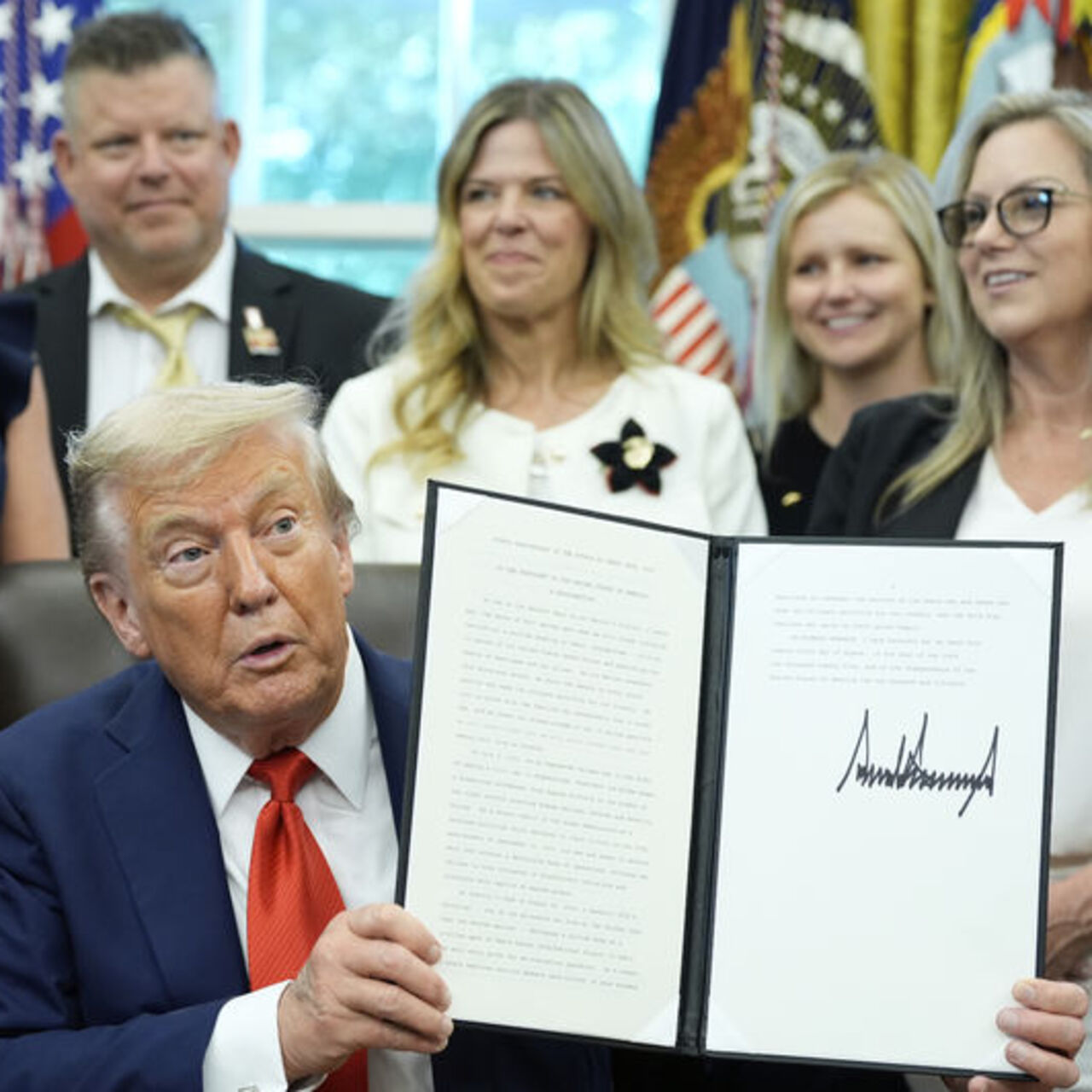 Trump'tan, çalışma vizelerine 100 bin dolarlık başvuru ücreti