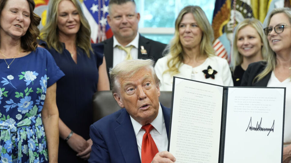 Trump'tan, çalışma vizelerine 100 bin dolarlık başvuru ücreti