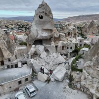 Milyonlarca yıllık peribacası yıkıldı!