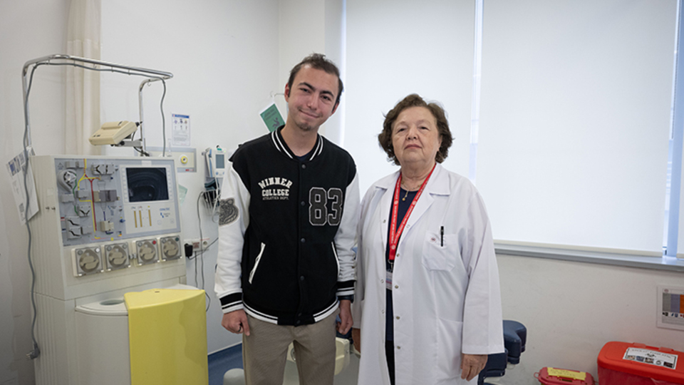 Lösemi hastasıydı! Yarım kalan üniversite eğitimini tamamladı