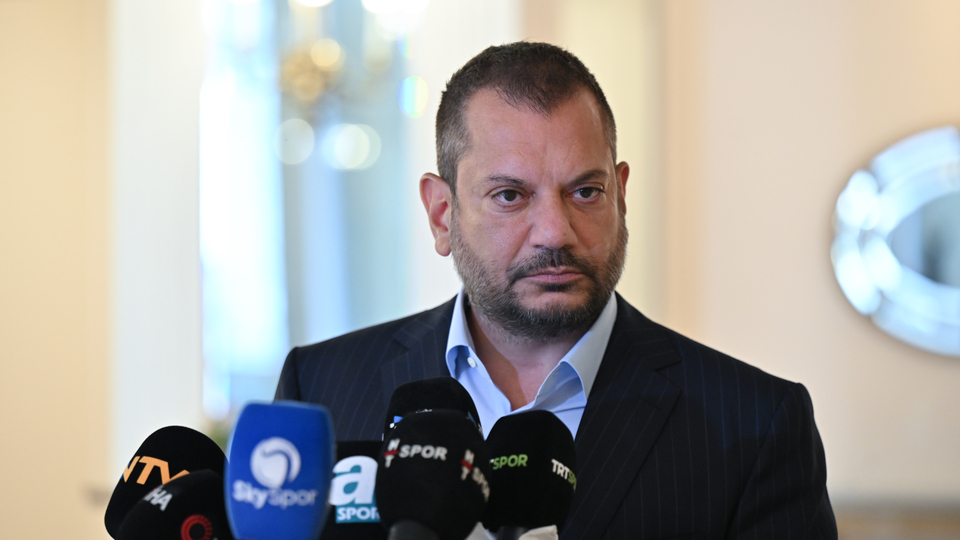 "Bu arkadaşımızın hakemliği bitmiştir!"