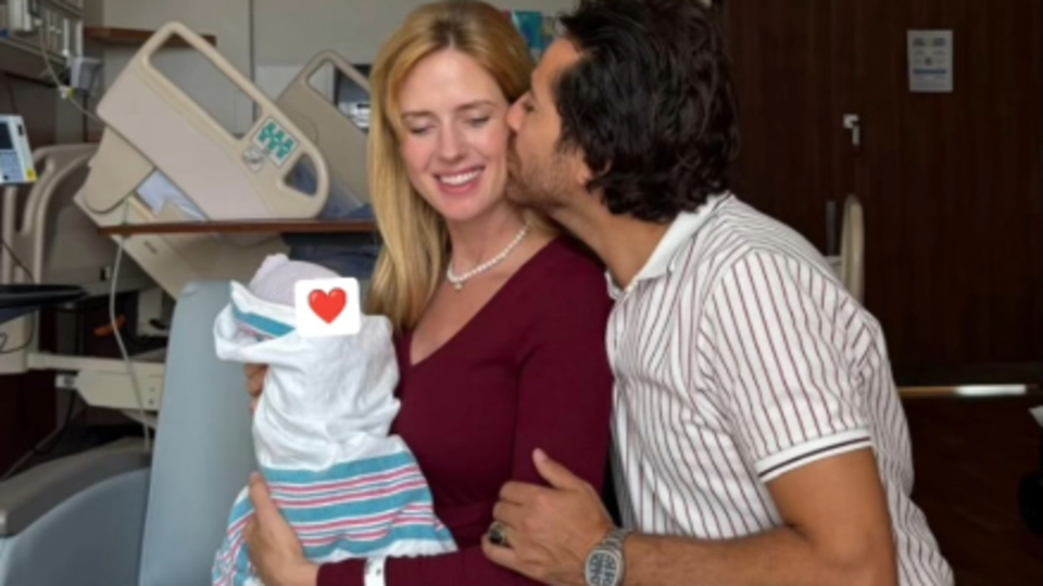 Dördüncü kez anne oldu