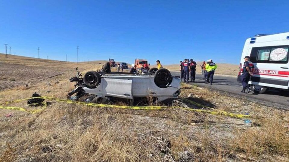 Araç takla attı! 3 kişi öldü!