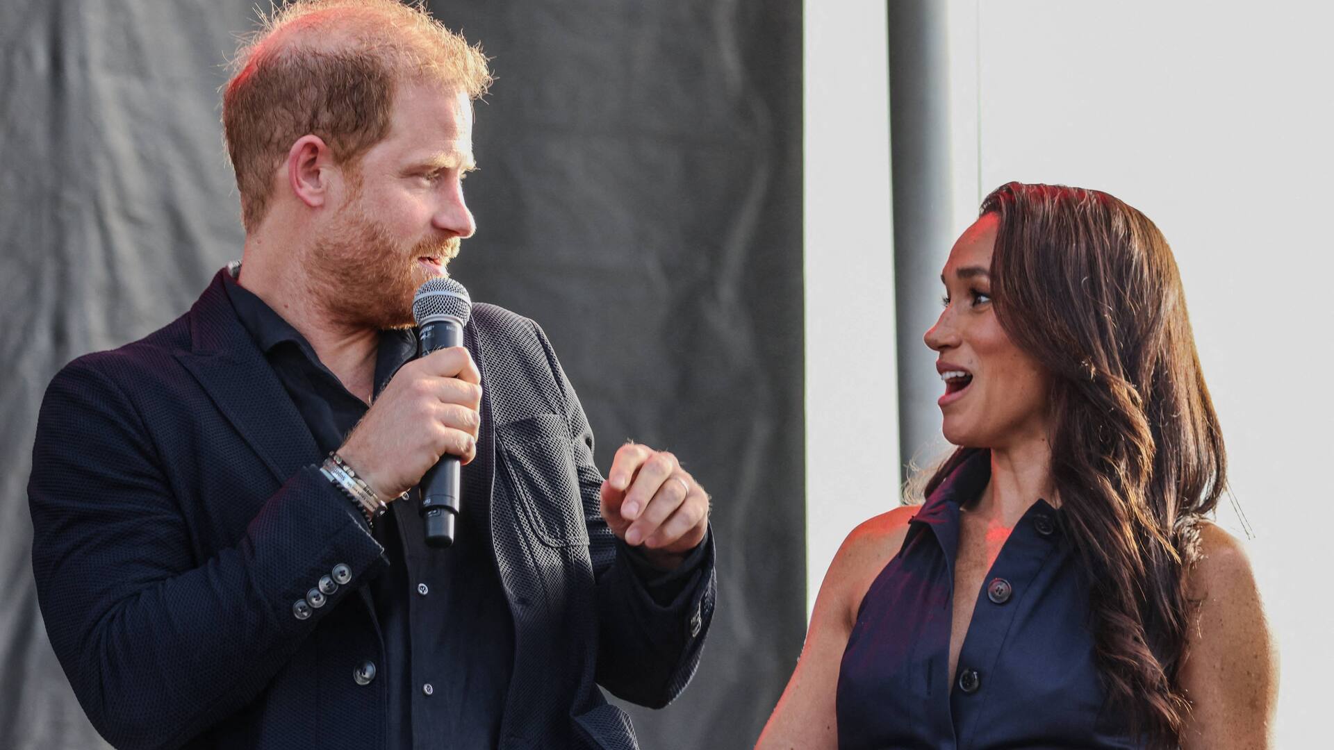 Prens Harry ve Meghan Markle, Kevin Costner'in malikanesinde yardım konserine katıldı - magazin haberleri