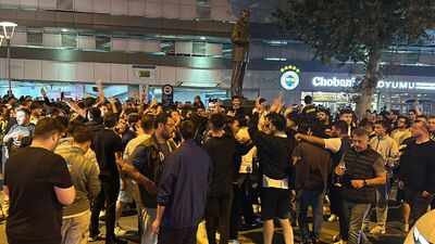 Fenerbahçeli taraftarlar yeni başkanını kutladı!