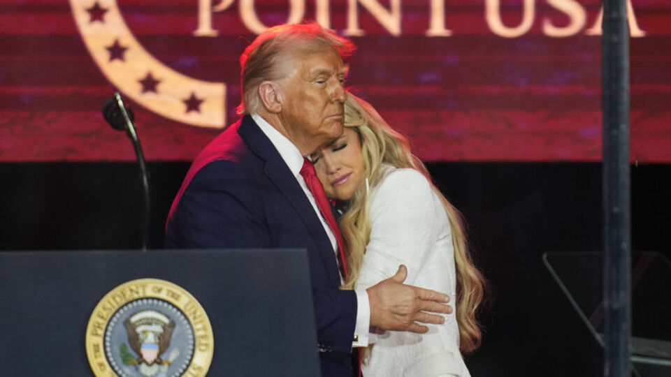 Trump, Arizona'da Kirk'ü anma törenine katıldı