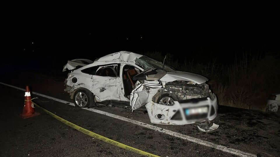 TIR ile otomobil çarpıştı: 1 ölü, 1 ağır yaralı