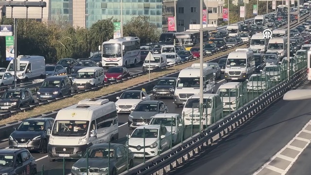 Megakentte pazartesi trafiği!