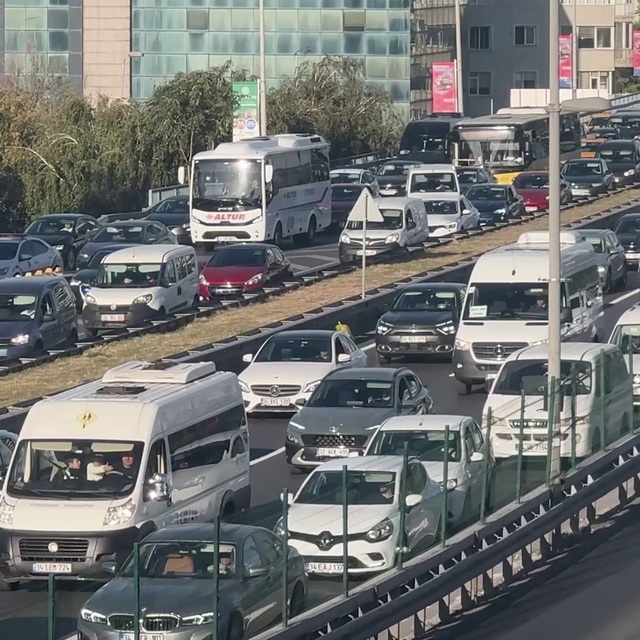 Megakentte pazartesi trafiği!