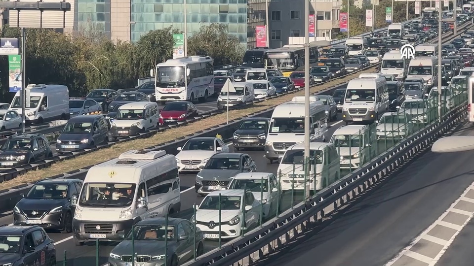 Megakentte pazartesi trafiği!