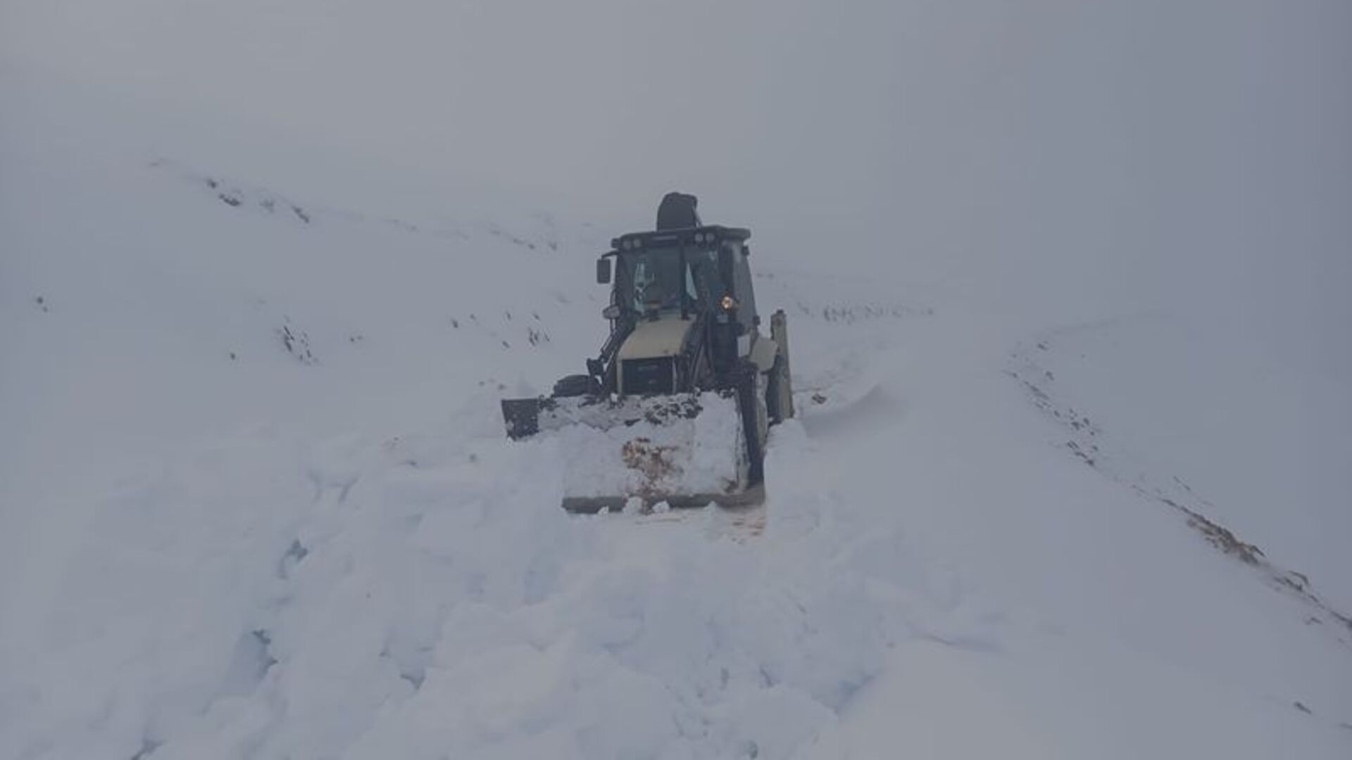 Van Gölü'nde Tekne Kazası: Eylül'de Mahsur Kalan Yolcuların Dramı ve Kurtarma Hikayesi