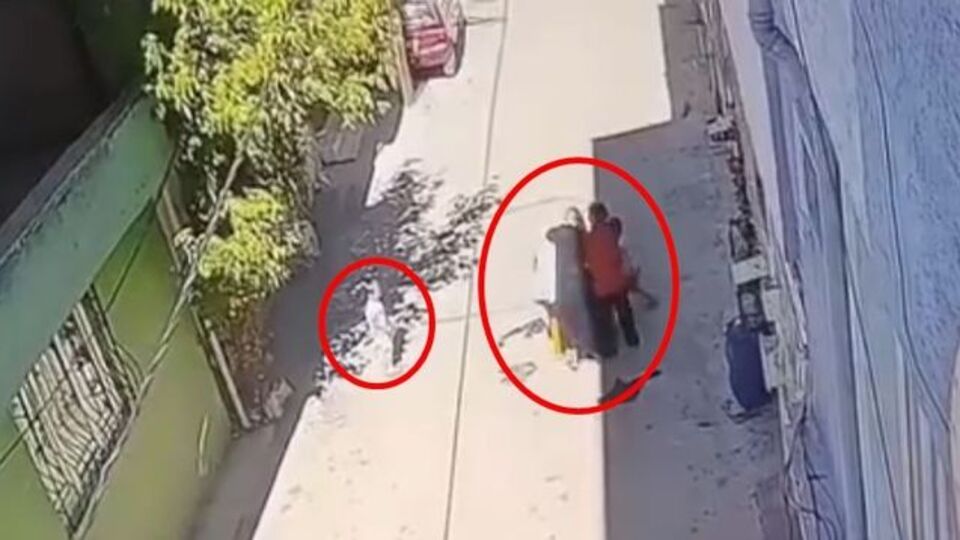 Kucağında çocuğu vardı... Kadından kadına şiddet!