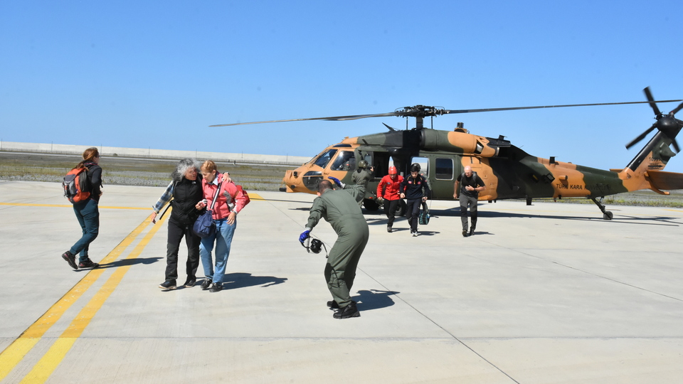 Ayder'de mahsur kalanlar için havalandılar!