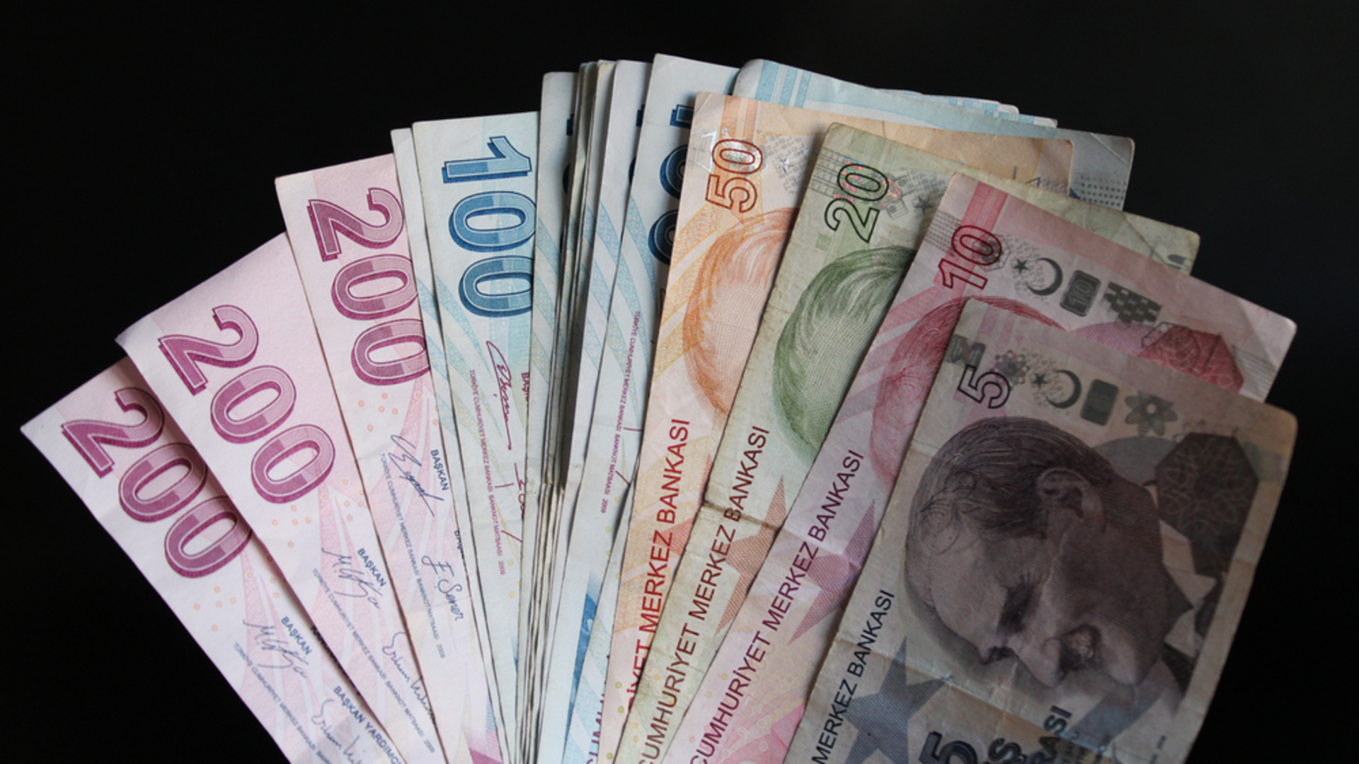 Kredi kartı ve KMH faiz oranlarında 25 baz puanlık indirim yapıldı: 2025 Eylül güncel faiz oranları yüzde kaç oldu?