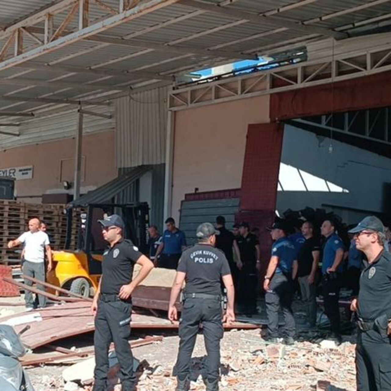 Toptancı halinde patlama: 1 ölü, 3 yaralı