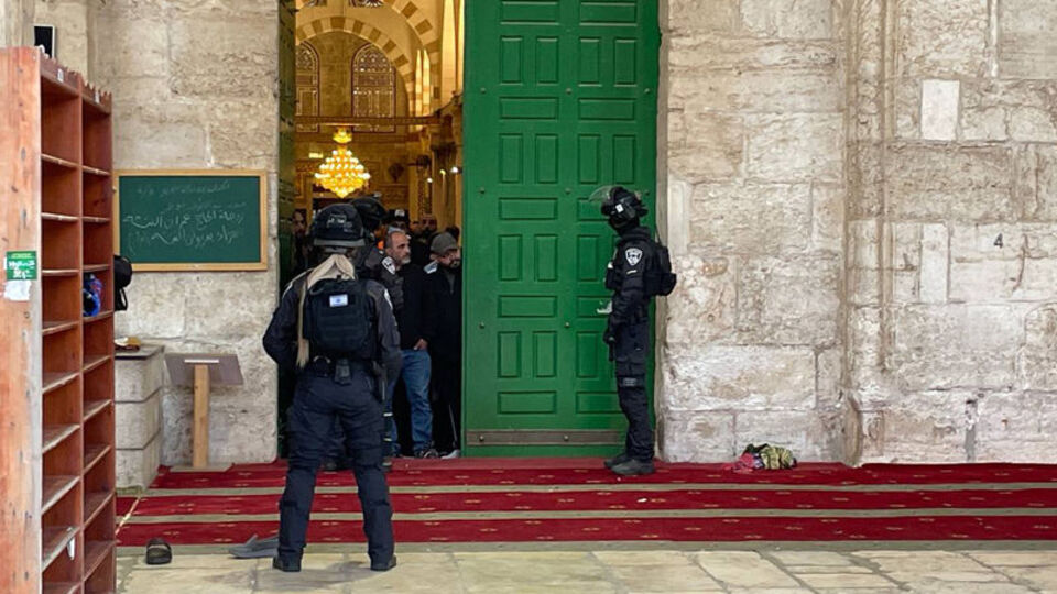 Fanatik İsrailliler Mescid-i Aksa'ya baskın düzenledi