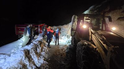 Yaylada 6 aracın üzerine çığ düştü!