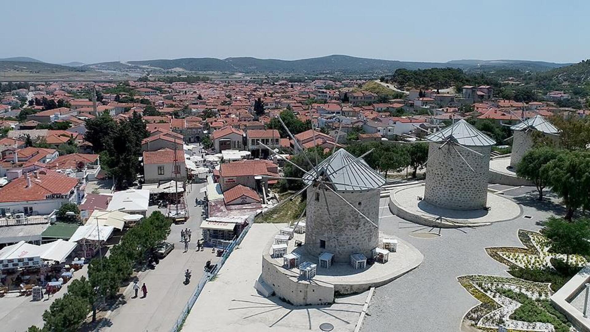 Alaçatı Hangi Şehirde? Rüzgarın ve Taş Evlerin Büyüleyici Başkentini Keşfedin!