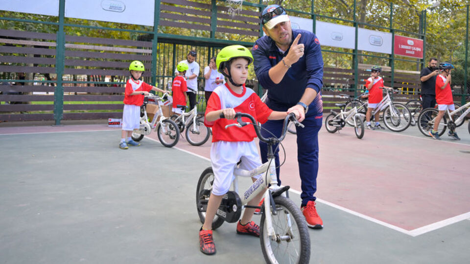 Esenyurt'ta çocuklara özel bisiklet kursu