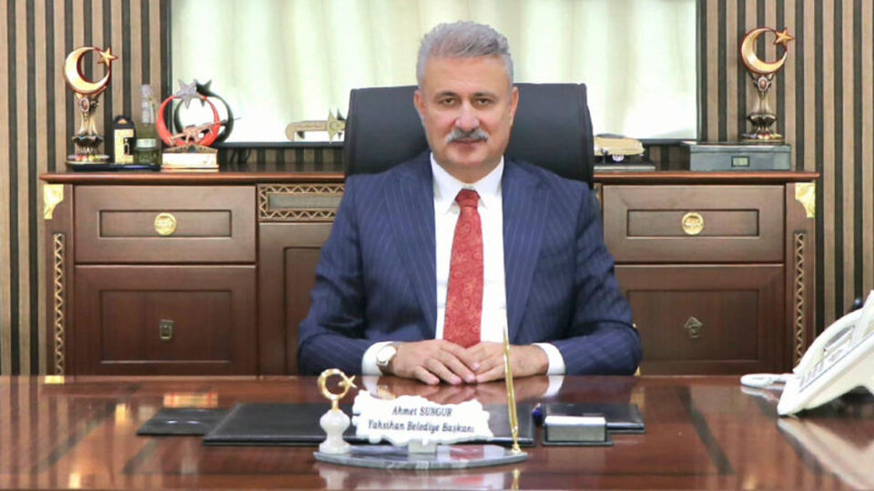 Ahmet Sungur görevden uzaklaştırıldı