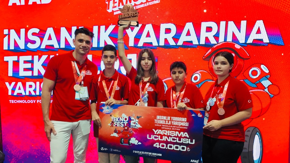 Doğa Koleji öğrencileri, TEKNOFEST 2025'te Türkiye üçüncüsü oldu