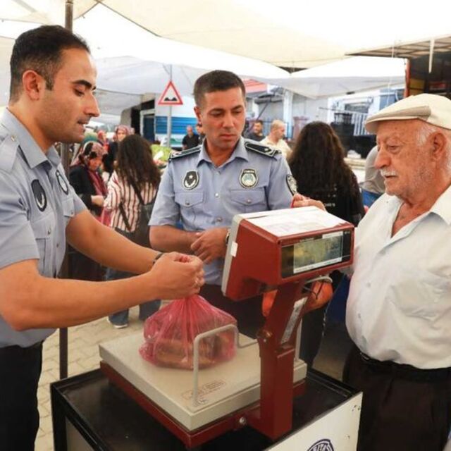 Belediye pazarda terazi hizmeti başlattı