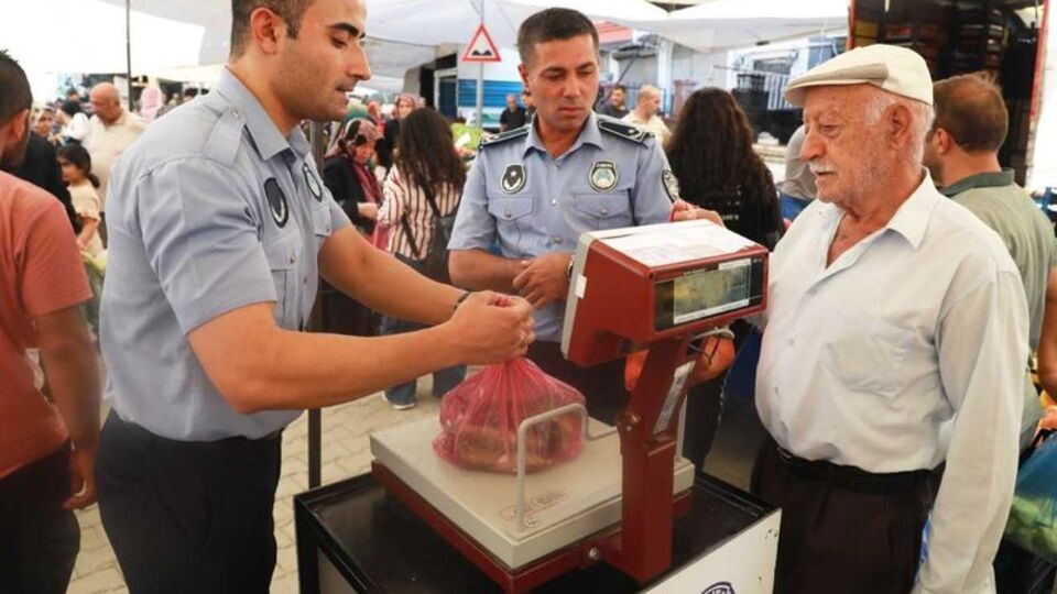 Belediye pazarda terazi hizmeti başlattı