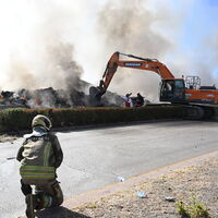 Depolama tesisinin çöplüğünde yangın