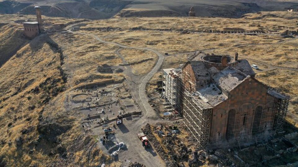 Ani'deki kazılarda Selçuklu dönemine ait kümbet kalıntısı bulundu