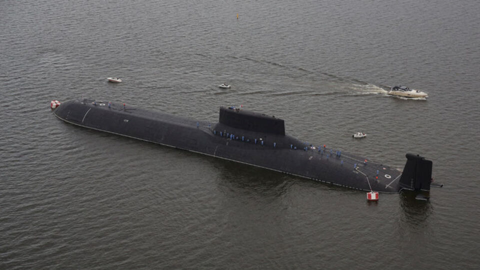 Buzların altındaki dev