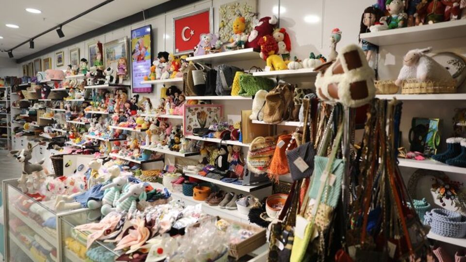 Kadınların el emeği vatandaşlarla buluşuyor