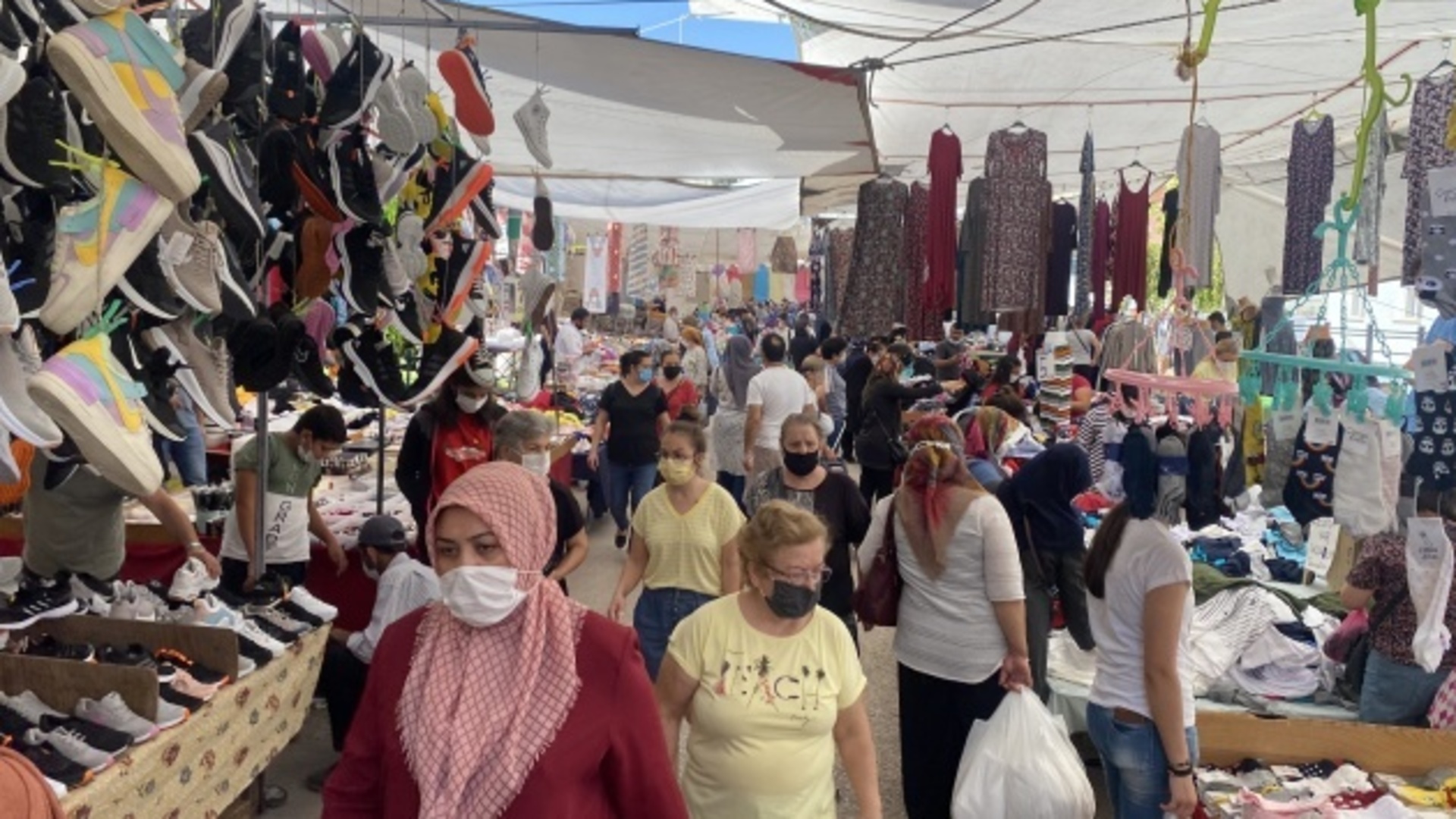 Bakırköy Pazarı: İstanbul'un Kalbinde Bir Kültür ve Lezzet Durağı