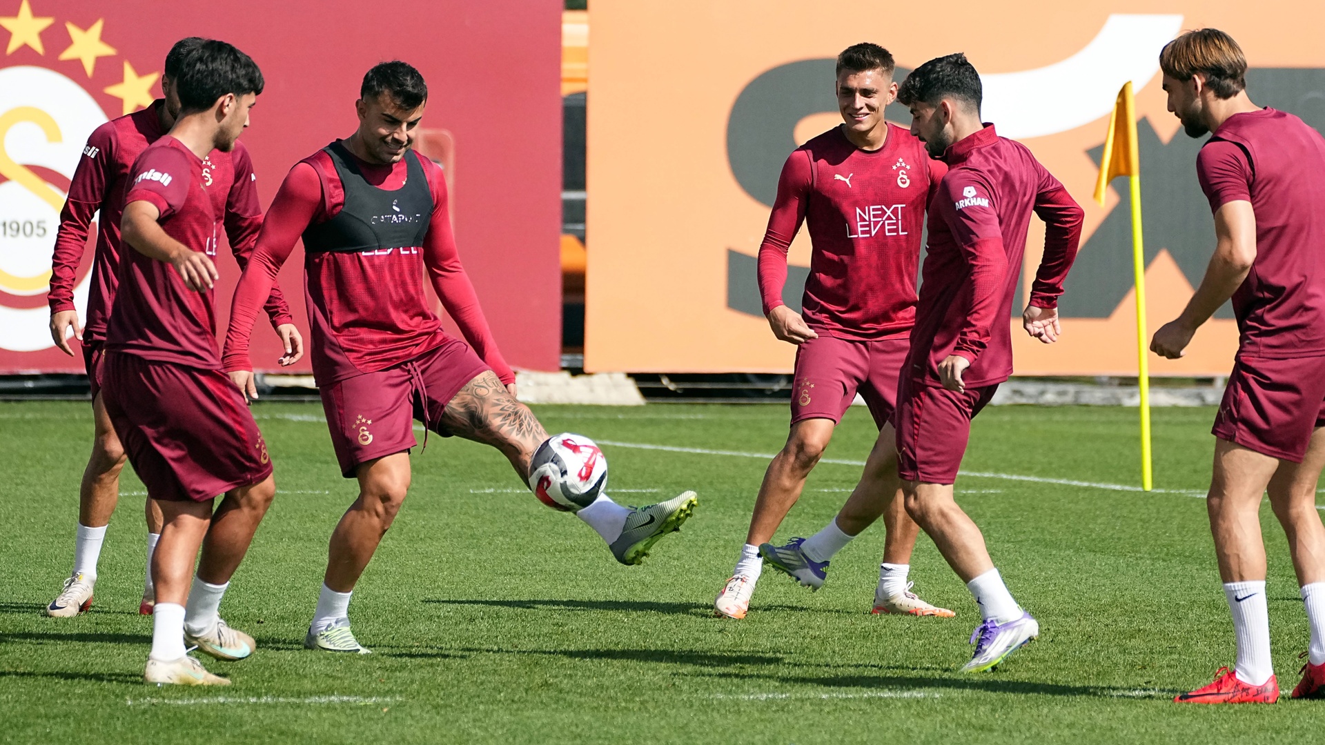 Galatasaray'da Alanyaspor Hazırlıkları Tüm Hızıyla Sürüyor! Okan Buruk'tan Kritik Toplantı