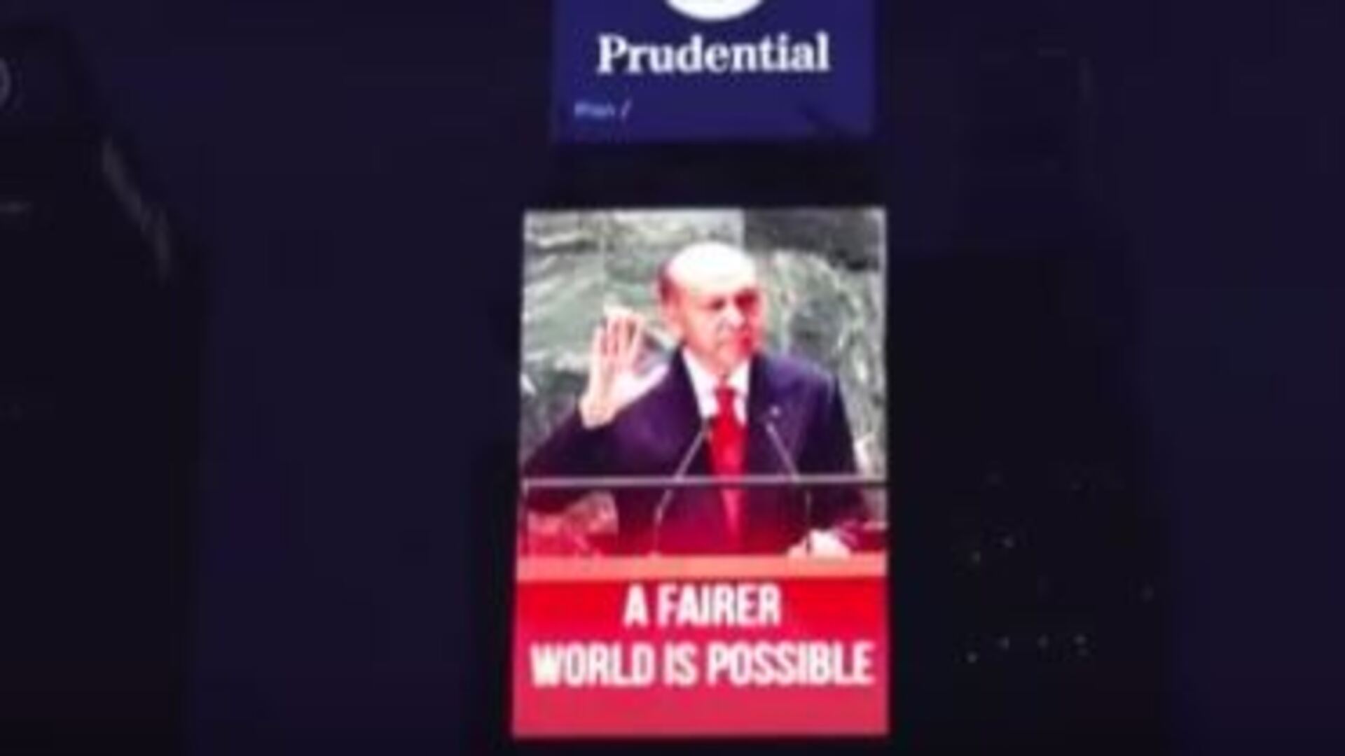 Cumhurbaşkanı Erdoğan'ın "Daha Adil Bir Dünya Mümkün" sözü, Times Meydanı'ndaki ekranlarda | Dış Haberler