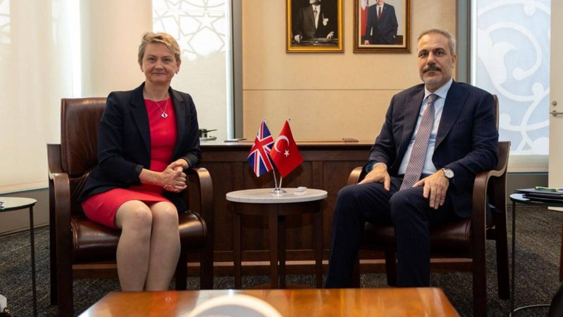 Dışişleri Bakanı Fidan İngiltere Dışişleri Bakanı Cooper ile New Yorkta görüştü | Dış Haberler