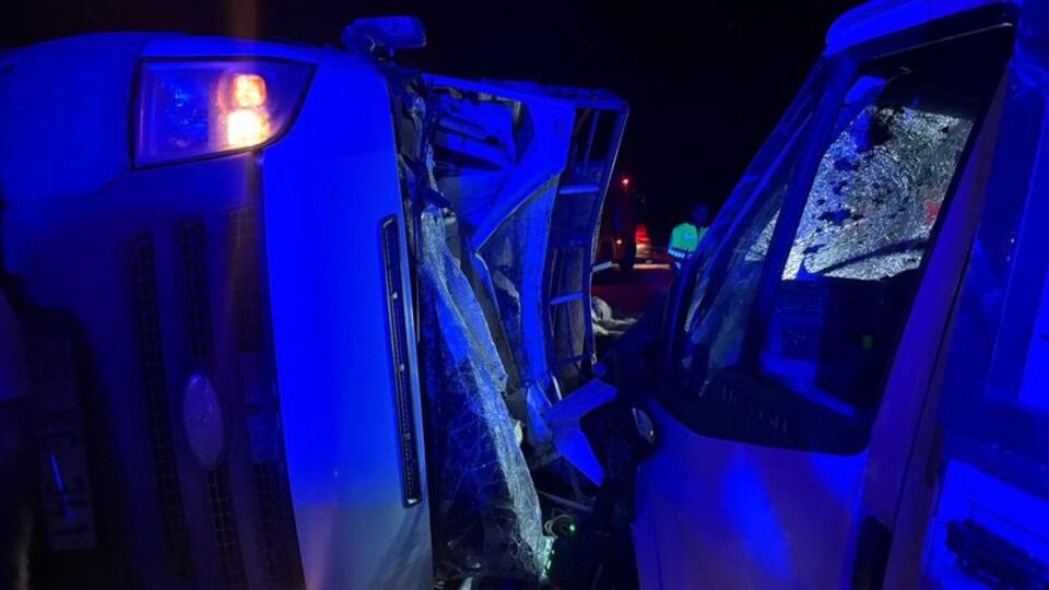 Kamyonetler çarpıştı! Can kayıpları var!