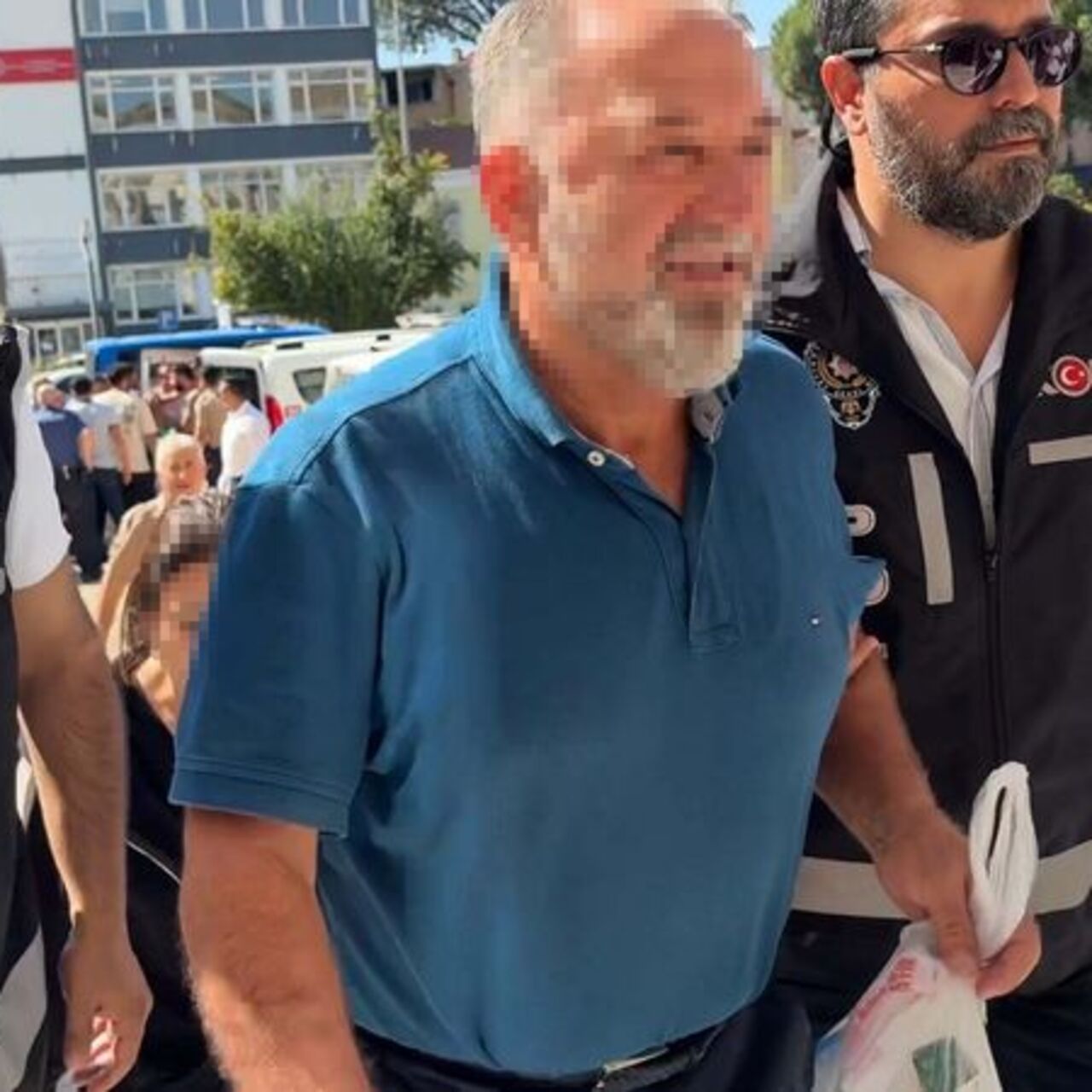 Bıçak parası iddiası: Görevden uzaklaştırıldı