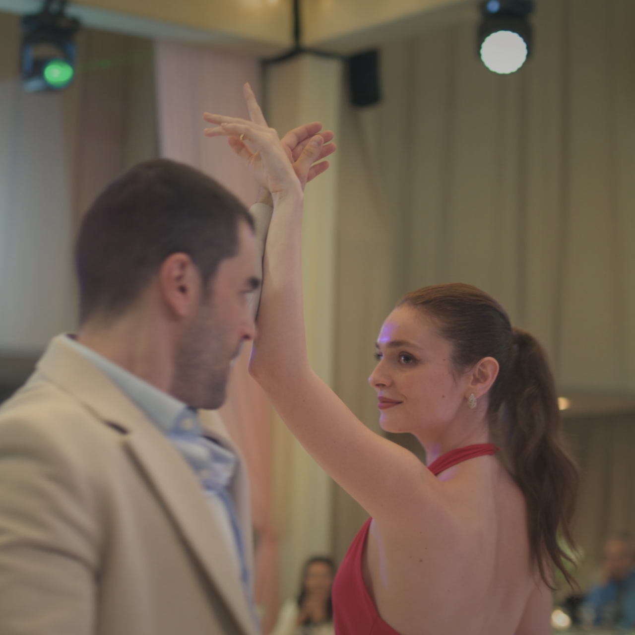 Veliaht 3. bölüm canlı izle