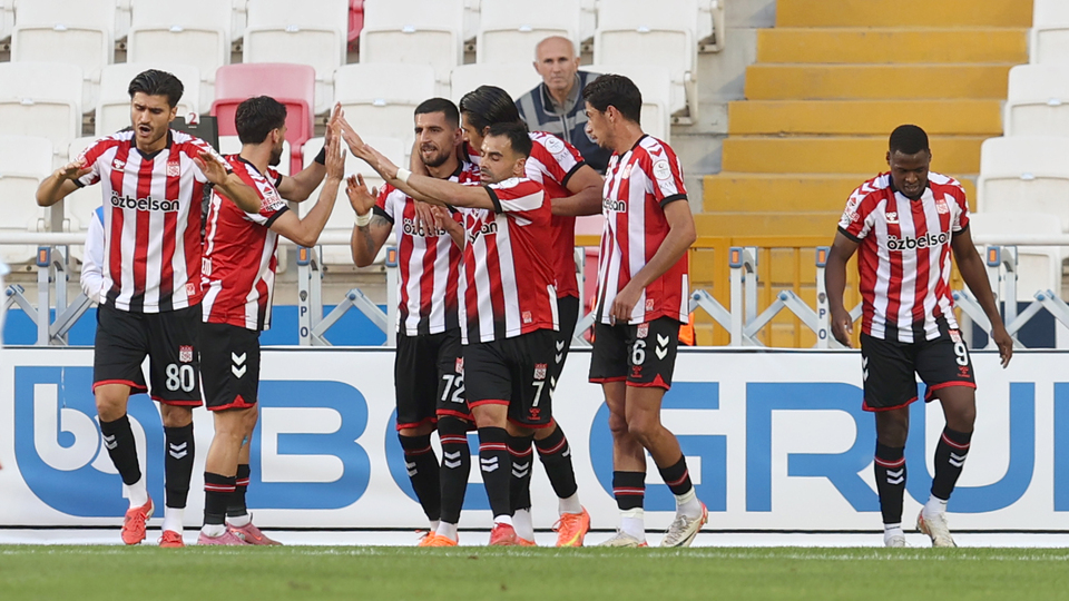 Sivasspor'dan A. Demirspor'a farklı tarife!