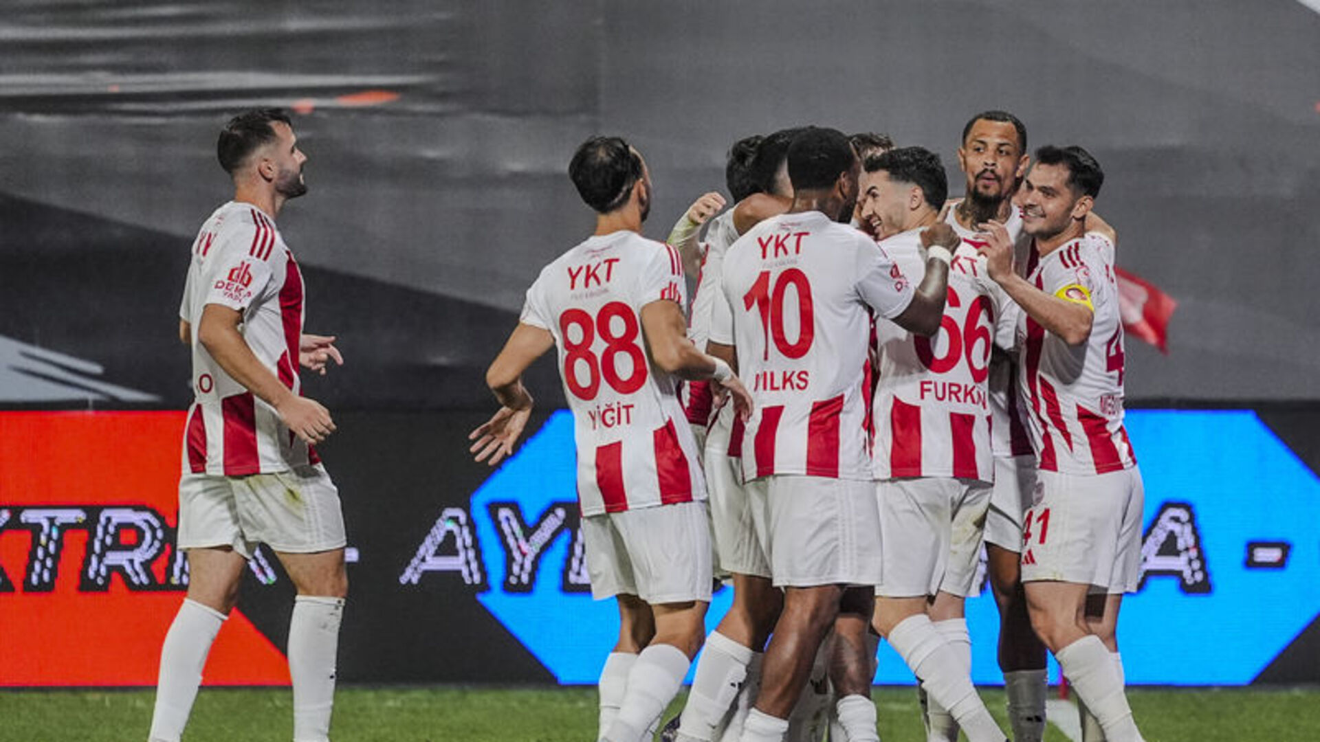 Pendikspor, Sakaryaspor'u 4-1 Mağlup Etti: Sahanın Hakimi Yeşil-Beyazlılar!