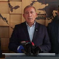 Gürsel Tekin görevine devam edecek